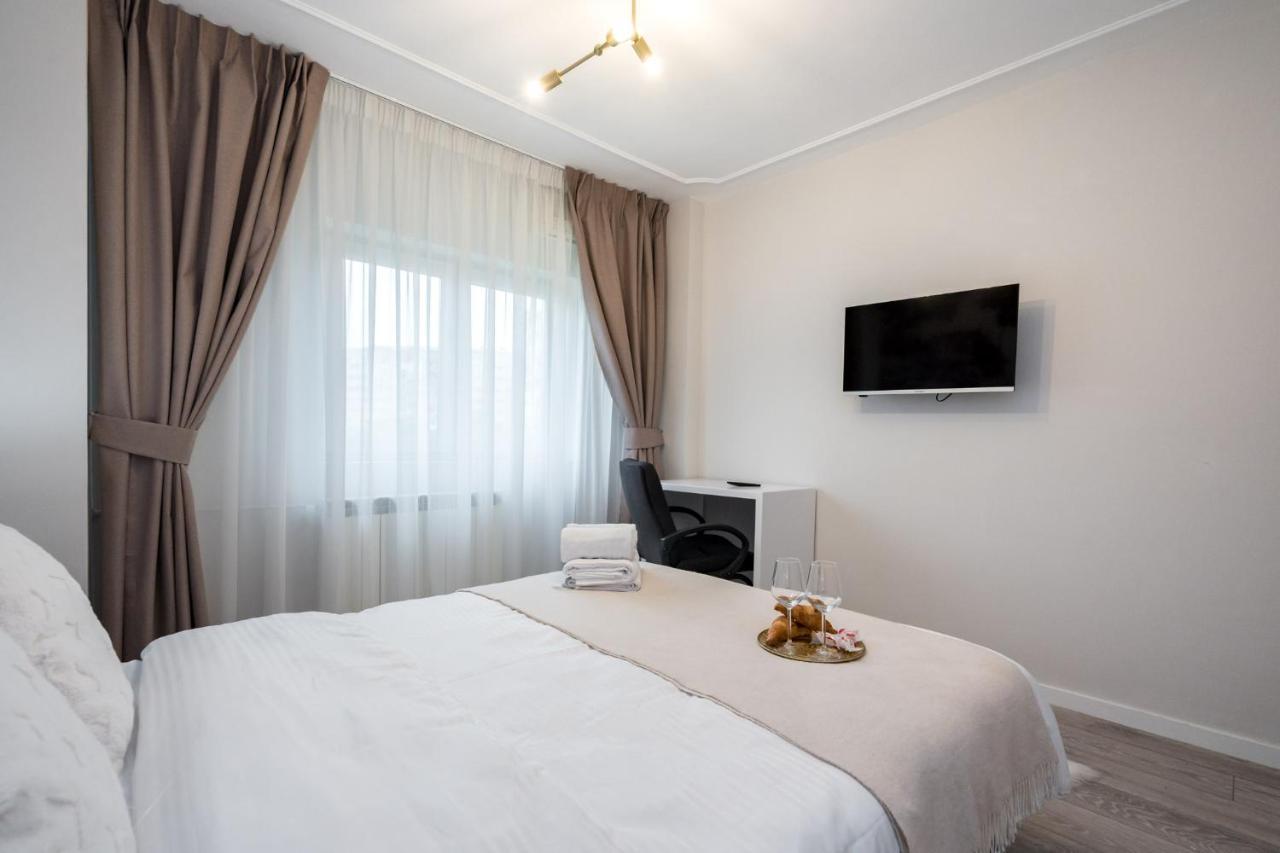 Felicity Apartment By The Park Bucharest Exterior photo